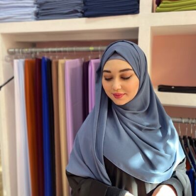 شال باللون الازرق-جينز