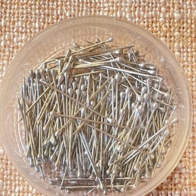 دبوس فضي لتثبيت الحجاب