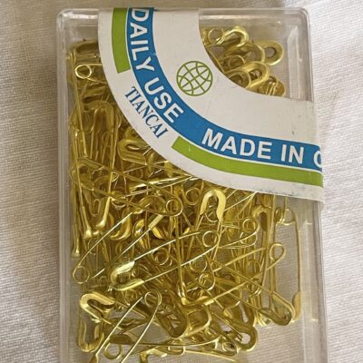 مقابض الحجاب باللون الذهبي