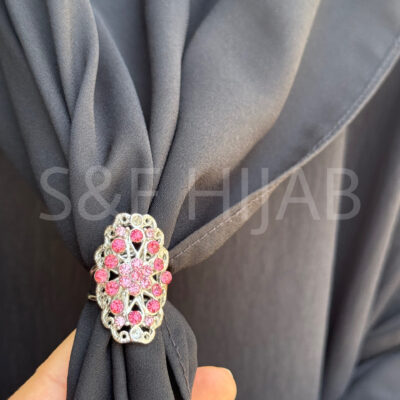 خاتم وردي لربط الحجاب