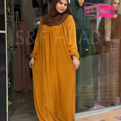 فستان باللون الاصفر الغامق