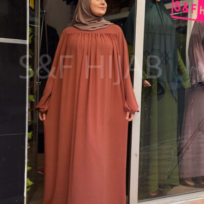 فستان باللون الآجوري الفاتح