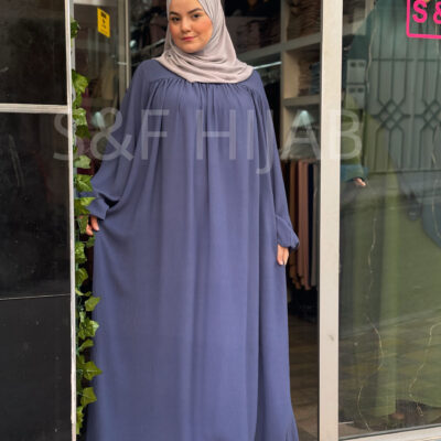 فستان طويل باللون الازرق