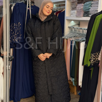 معطف طويل باللون الأسود