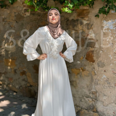 فستان أبيض طويل