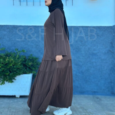 طقم باللون البني