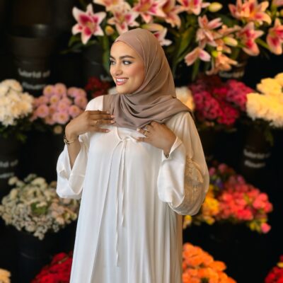 عباءة قطعتين لون أبيض